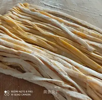 Pumpkin's hand cut the noodles
