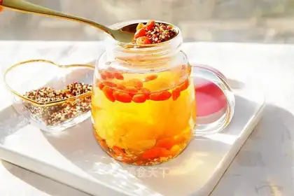 Three-coloured quinoa tea