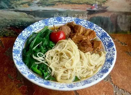 Red beef noodles