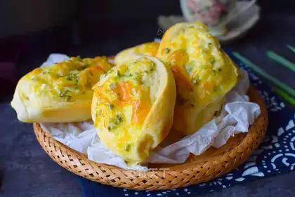 Onion cheese bread