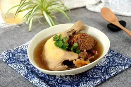 Chicken soup with mushrooms
