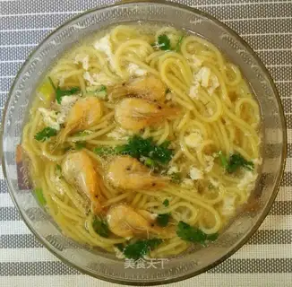 Shrimp soup and corn noodles