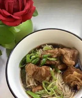 Red roasted cow noodles