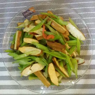 Celery fried beans