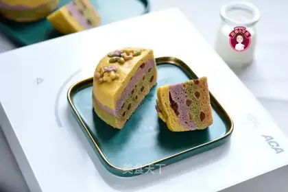 raisins, colored buns
