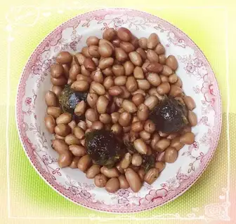 Simeon cooks peanut rice
