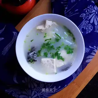 Roach tofu fish soup