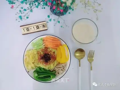 Seven coloured noodles