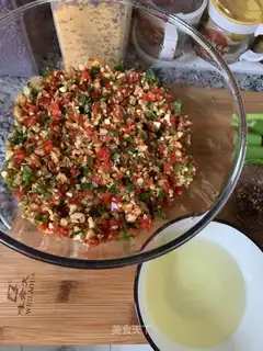 An appetizer pepper sauce