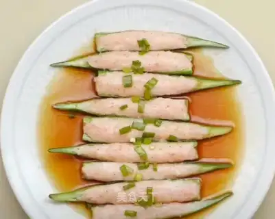 Shrimp rolls and makes the acorns