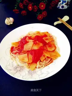 Tomato potatoes and noodles