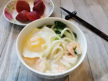 Pig's bones are full of soup