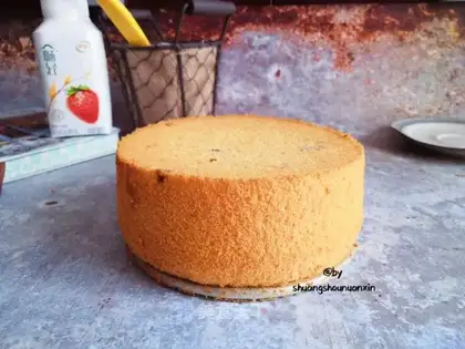 Strawberry yogurt cake