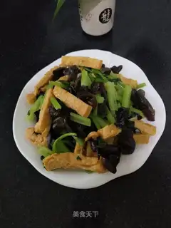 Wood bean and celery
