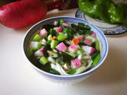 The radish radish seaweed soup noodles
