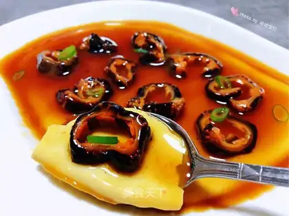 Sea cucumber steamed eggs