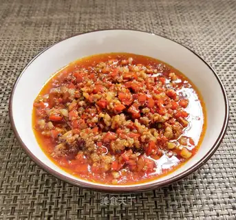 Meat and pepper sauce