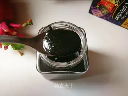 Homemade black sesame sauce