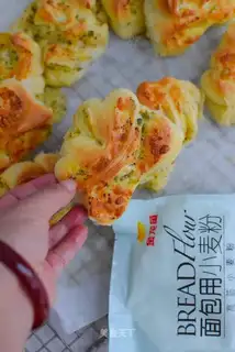 Black pepper onion cheese bread