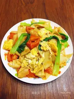 Tomato egg fried noodles