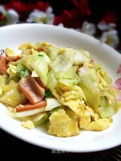 Scrambled eggs with cucumber