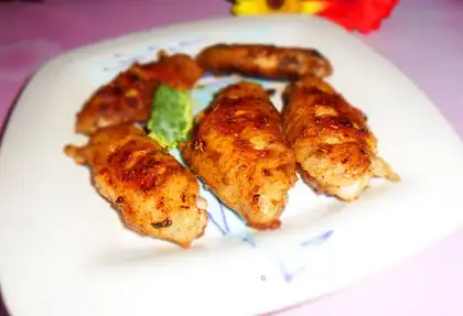 Fried chicken wings with pickled pepper with honey