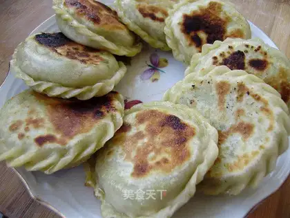 Celery sauce meat pie