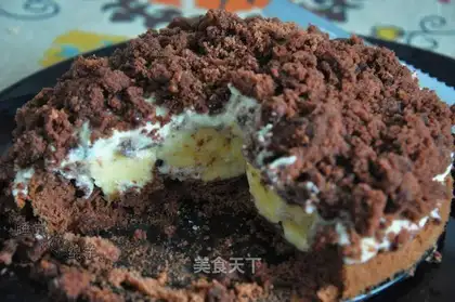 Banana cream chocolate cake