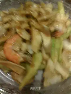 Stir-fried shrimp with mushroom and cucumber
