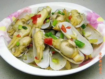 stir-fried razor clams with chopped pepper with garlic flavor