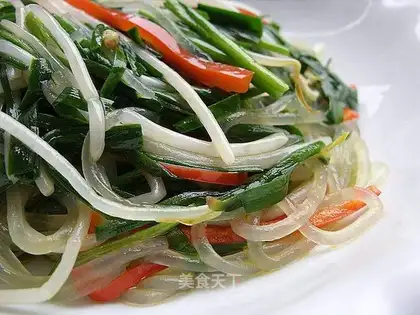 stir-fried vermicelli with leek bean sprouts