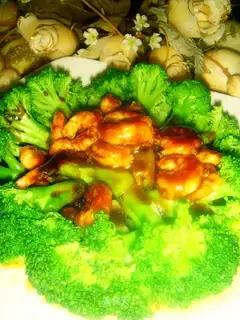 Grilled shrimp with broccoli