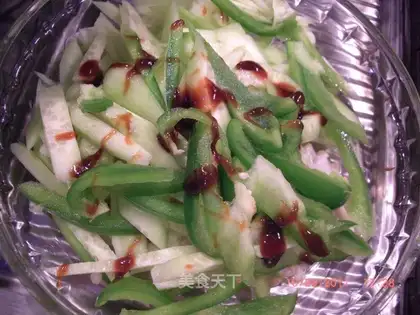 Mixed cucumber with mushroom sauce