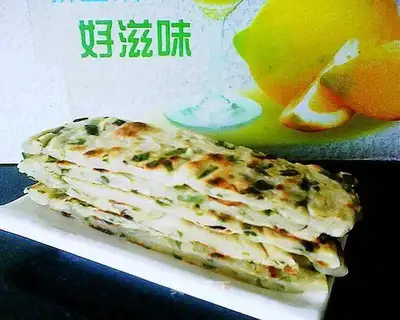 Cut scallion cake with knife
