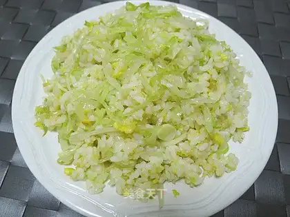 stir-fried rice with lettuce and egg