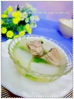 Radish pork ribs soup