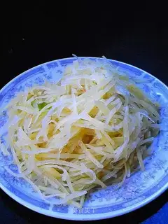 stir-fried shredded potatoes