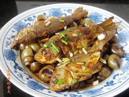 Roasted sea snail with crucian carp