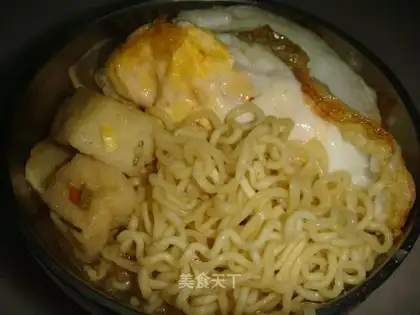 Instant noodles soaked in tofu