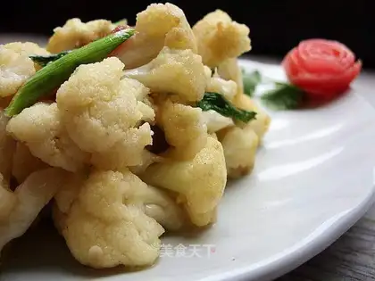 Dry stir-fried cauliflower