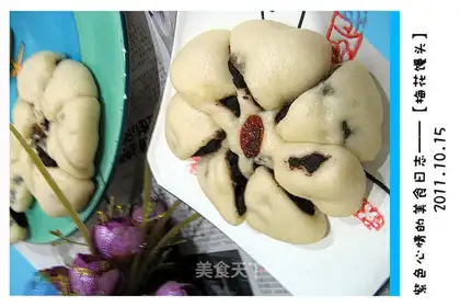 Plum Blossom steamed buns
