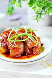Spicy pork trotters