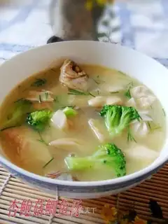 Pleurotus eryngii and crucian carp soup