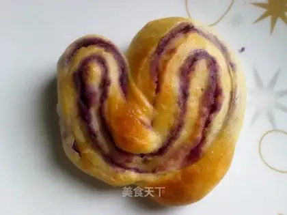 Purple sweet potato heart-shaped bread