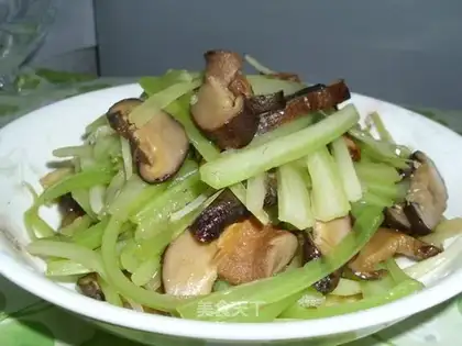 stir-fried mushrooms with celery