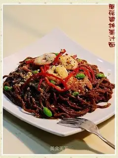 Black ink noodles with mushroom sauce
