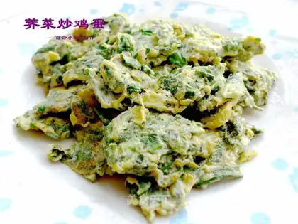 Scrambled eggs with shepherd's purse