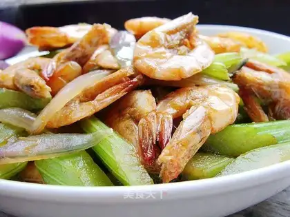 stir-fried shrimp with celery and onion