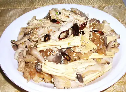 Mixed mushroom with tofu bamboo