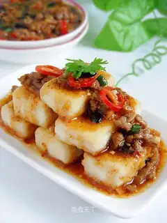 Spicy minced pork and tofu with soy sauce